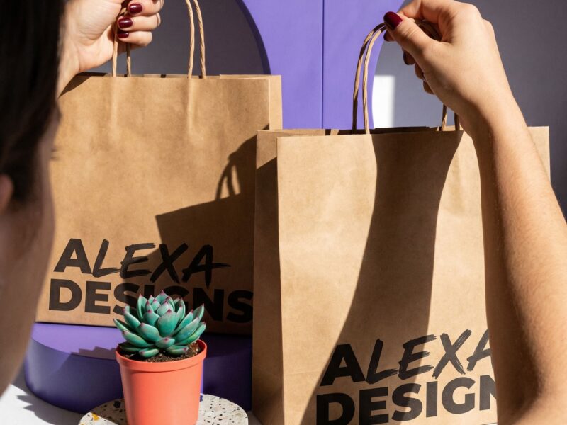 Brun papperspåse med eget tryck & design | Tvinnade handtag - Enklapack.se